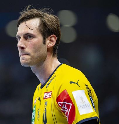 Ex-Handball-Nationalmannschaftskapitän Uwe Gensheimer fällt voraussichtlich ein halbes Jahr aus und damit noch länger als zunächst befürchtet.