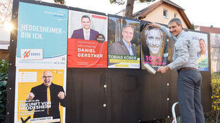 Nun kandidiert auch Gemeinderat Martin Kemmet als Bürgermeister. Gestern klebte er die ersten Plakate.