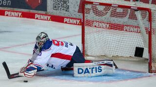 Bauchlandung für Torhüter Felix Brückmann und die Adler: Die Mannheimer verloren bei den Iserlohn Roosters mit 3:6.