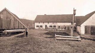 Der Hof Hinterkaifeck: Tatort-Foto vom 5. April 1922.