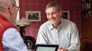 Der parteilose Bürgermeisterkandidat Martin Kemmet im Gespräch mit „MM“-Redakteur Hans-Jürgen Emmerich.