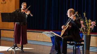 Jeanette Pitkevica und Maximilian Mangold bei ihrem Konzert im Viernheimer Bürgerhaus.