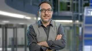 Cawa Younosi in der Walldorfer Zentrale von SAP. Seit 2018 ist er für die Belegschaft in Deutschland verantwortlich.