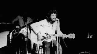 Unser Leser Georg Schefzik erlebte Cat Stevens im Mai 1976 im alten Eisstadion. Dieses Bild hier entstand vier Jahre davor bei einem anderen Auftritt – wo, ist unklar.
