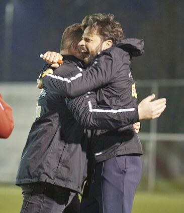 Serif Gürsoy (l.) und Caner Dönmez durften ihren Coup bejubeln.