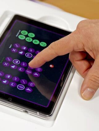 Auf einem Tablet werden die Funktionen des Motion Composer gesteuert.