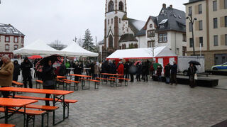 Kalt war’s, aber schön: Die Einweihung des Taunusplatzes.