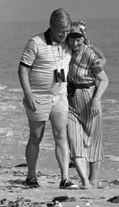 Seltener Moment der Privatheit: Helmut Schmidt 1981 mit Ehefrau Loki.