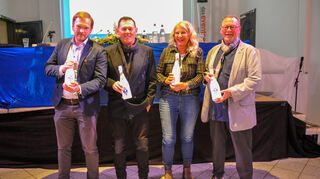 Tobias Schmidt (v. li nach re.), Bernd Beetz, Birgit Loewer-Hirsch und Horts Seyfferle bei der ordentlichen Mitgliedsversammlung des SV Waldhof Mannheim.