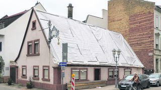 Der Eigentümer möchte das alte Fischerhaus an der Ladenburger Straße 14 abreißen, Stadt und Denkmalschutzamt haben ihr Okay dazu gegeben.