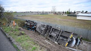 Ein LKW-Fahrer ist bei einem Unfall auf der A6 schwer verletzt worden.