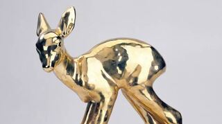 Das berühmte „Bambi“: Reh von Else Bach, 1936, Irdengut, gegossen.