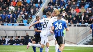 Jesper Verlaat und Alexander Rossipal verteidigen den Waldhof-Strafraum.