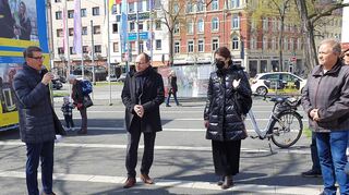 Eröffnung der Fotoausstellung „Kiew: Bericht eines Tages: 8. März 2022“ auf dem NTM-Vorplatz: Bis 30. Mai sind die Bilder in Mannheim zu sehen.