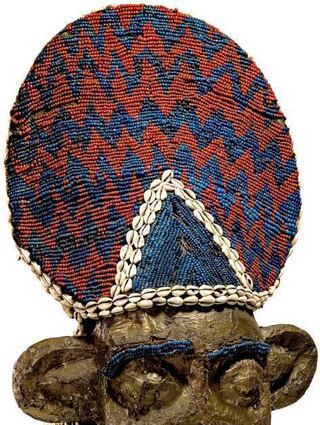 Das Bild zeigt eine Helmmaske aus der Sammlung Thorbecke aus dem Kameruner Grasland, 1912 erworben.