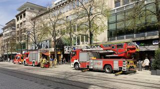 Am Dienstagmittag sind Feuerwehr und Rettungskräfte zu Thalia auf den Planken ausgerückt.
