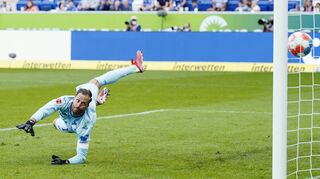 Auf den Rasen des Sinsheimer Stadions schmeißt sich TSG-Keeper Oliver Baumann regelmäßig. Wird das Grün gemäht, erhält es ein zweites Leben.