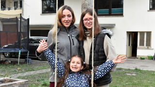 Leben seit Anfang März in Mannheim: Yaroslava Yurchenko (v.l.), Star und Alisa.