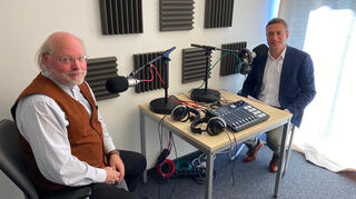 REM-Generaldirektor Wilfried Rosendahl mit "MM"-Chefredakteur Karsten Kammholz im „MM“–Podcaststudio.
