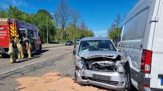 Beim Zusammenprall zweier Autos in Mannheim am Ostersonntag sind sechs Menschen verletzt worden - eine Frau lebensgefährlich.