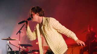 Eindringlich und mit viel Begeisterungspotenzial: Giant-Rooks-Sänger Frederik Rabe beim Konzert.