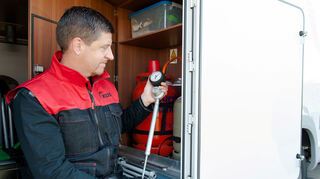 mid Groß-Gerau - Vor Fahrten mit Wohnmobil und Caravan sollte auch die Gasanlage regelmäßig überprüft werden.