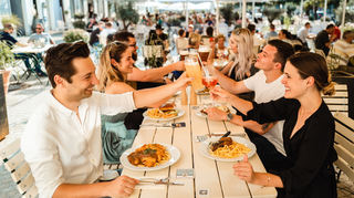 Bier wird heute diverser genossen - und hat sich seinen Status als Kultgetränkt der Deutschen bewahrt, auch in der Metropolregion Rhein-Neckar.