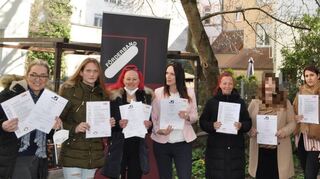 Diese Mütter haben bei Förderband ein Computer-Intensivtraining als Vorbereitung einer Ausbildung in Teilzeit erfolgreich absolviert.