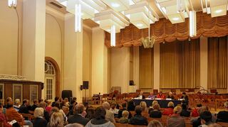 <p>Der Börsensaal der Musikschule in E 4, hier beim Pressegespräch der "Initiative zum Erhalt der Orchester, Chöre und Ensembles an der Musikschule Mannheim", bleibt reserviert für Proben und Aufführungen.</p>