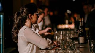 Gastronomie, Hotellerie und Veranstalter von großen Festen sind auf junges Service-Personal angewiesen, das derzeit nicht zur Verfügung steht.