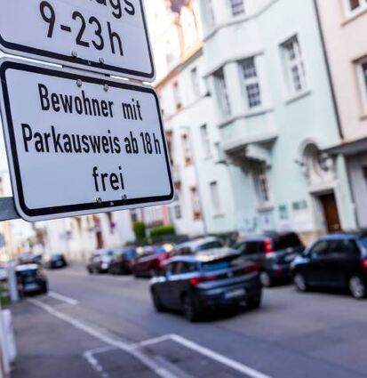 Anwohnerparken kostet vielerorts noch maximal 30,70 Euro im Jahr.
