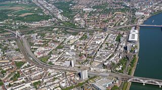 Wohnen wird in Ludwigshafen teurer. Der Stadtrat hat auf Druck der Aufsichtsbehörde einer Erhöhung der Grundsteuer zugestimmt.