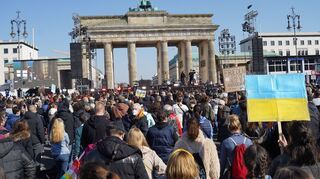 Bei der ersten Solidaritätskundgebung „Sound Of Peace“ in Berlin kamen mehr als zwölf Millionen Euro Spenden zusammen.