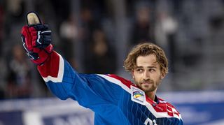 Mit seinem Siegtreffer erzwang Adler-Angreifer Markus Eisenschmid in der Halbfinalserie gegen Berlin ein entscheidendes fünftes Duell am Donnerstag.