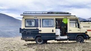 Zwischenstopp auf einem Hochplateau irgendwo in Armenien: Immer wieder treffen die Müllers auf Menschen, die auf ähnlichen Routen unterwegs sind.