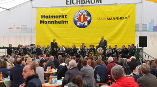 Mit meheren Ansprachen in der Festhalle wurde das Messegelände am Samstag eröffnet.