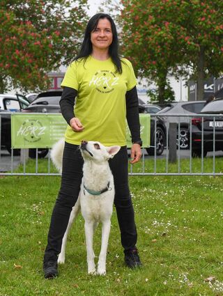 Vertrauensvolles Zusammenspiel: Andrea Kammann mit ihrem Mischling Marlo beim „Dogdance“.