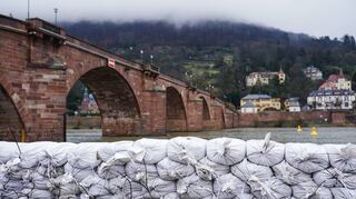 Das Programm der Stadt Heidelberg kann den Pegel des Neckars zwei Stunden zuvor vorhersagen. So soll Hochwasser wie hier im Jahr 2021 früher erkannt werden.