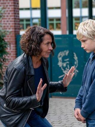 Lena Odenthal befragt Pit, den einzigen Freund des Opfers.