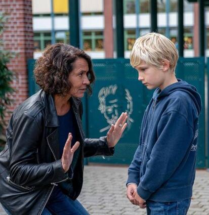 Lena Odenthal befragt Pit, den einzigen Freund des Opfers.