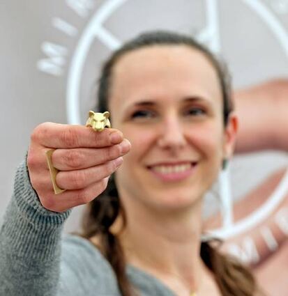 Existenzgründerin: die Goldschmiedin Miriam Disson.