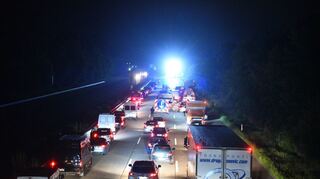 Die Fahrspur der A6 in Richtung Mannheim war nach einem Unfall zunächst voll gesperrt.