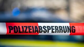 Ein Absperrband der Polizei (Symbolbild).