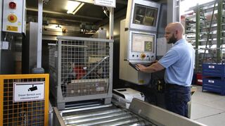 Die Freimessanlage des Kernkraftwerks Biblis kontrolliert, ob der Abfall noch radioaktiv belastet ist. Das Bild entstand bei der Vorstellung des Verfahrens.