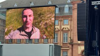 Klitschko meldet sich per Videobotschaft.