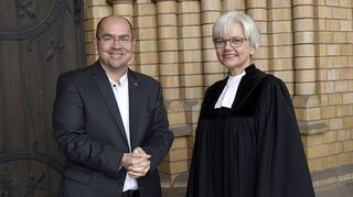 Nachfolger Paul Metzger wird am Pfingstsonntag offiziell ins Amt eingeführt, die scheidende Dekanin Barbara Kohlstruck bleibt noch bis September in Dienst.