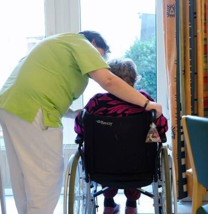 Pflegekräfte müssen sich laut Gesetz impfen lassen.