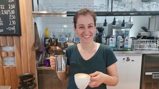 Elisabetta Epping-Rossi nimmt als einzige Frau an den Deutschen Meisterschaften im Kaffeerösten teil.