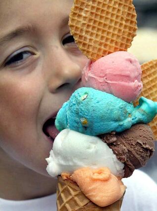 Auch in der Eisboutique Monteleone in der Wilhelmstraße 2 in Heppenheim gehen die kühlen Kugeln über den Tresen. Eis schlecken kann man hier täglich von 11 Bis 22.30 Uhr.