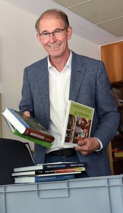 Der scheidende Bürgermeister Michael Kessler packt die Kisten und nimmt persönliche Dinge mit nach Hause.